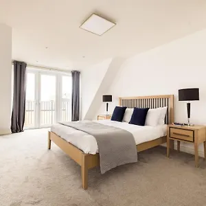 https://brixham-court-apartments-by-charles-hope.brighton-hotels-england.com